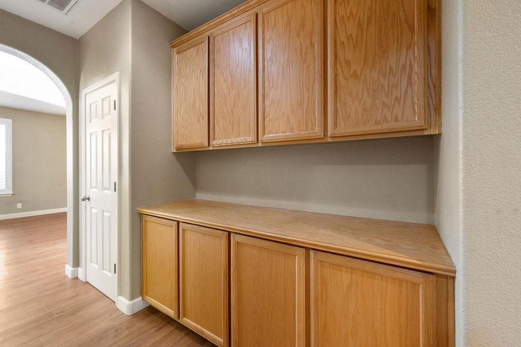 Interior, Washer, Wood Texture Flooring