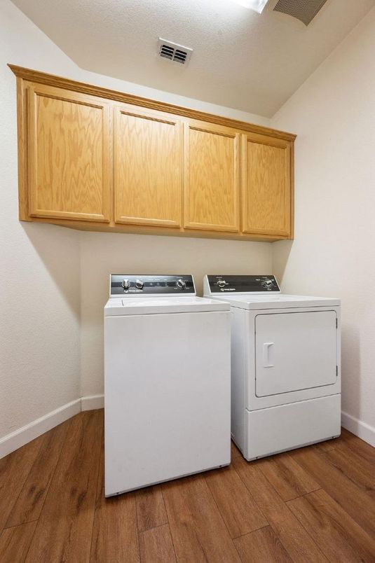 Interior, Washer, Wood Texture Flooring