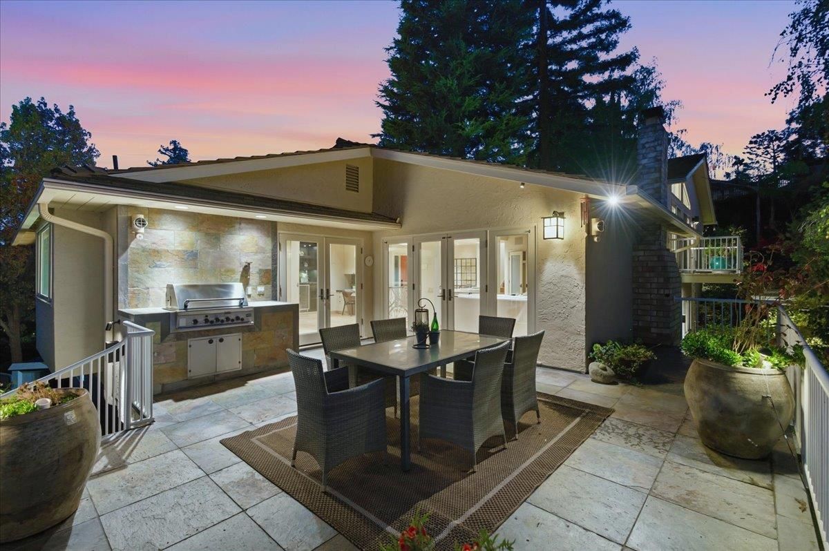 Exterior, Outdoor Kitchen