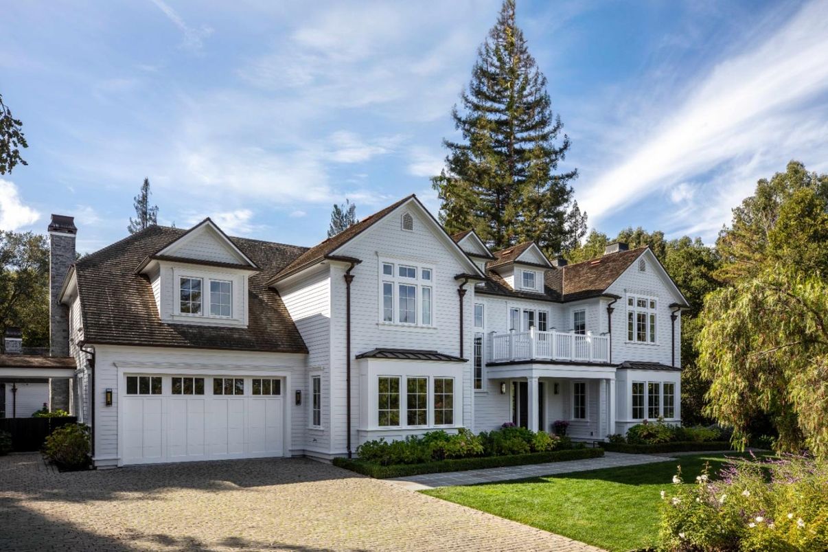 Attached, Exterior, Facade, Farmhouse