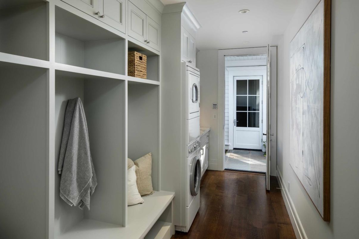 Interior, Recessed Lighting, Washer, Wood Texture Flooring