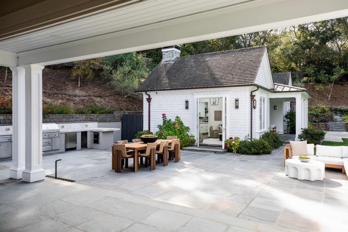 Exterior, Outdoor Kitchen