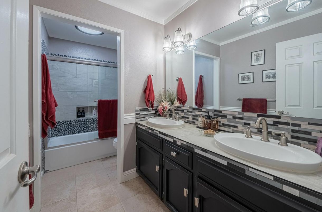 Bathroom, Dual Sink Vanities, Interior
