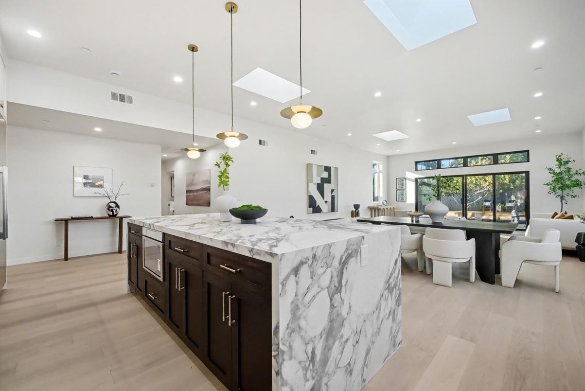 Dining room, Interior, Kitchen, Pendant Lights, Recessed Lighting, Wood Texture Flooring