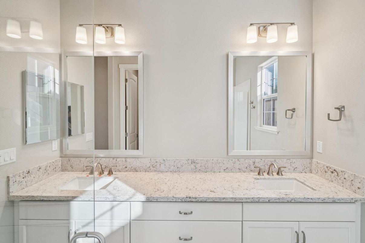 Bathroom, Dual Sink Vanities, Interior