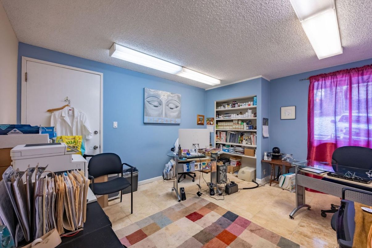 Home Office, Interior