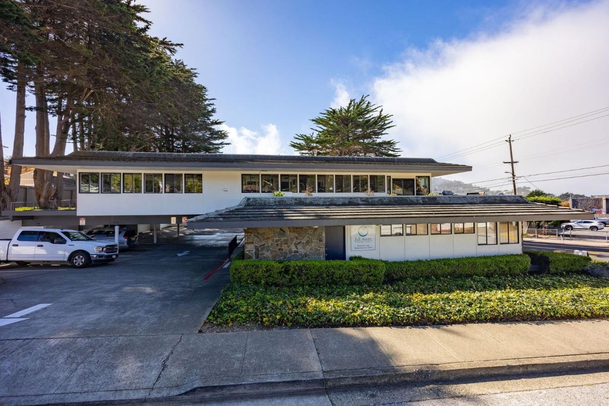 Exterior, Facade, Raised Ranch