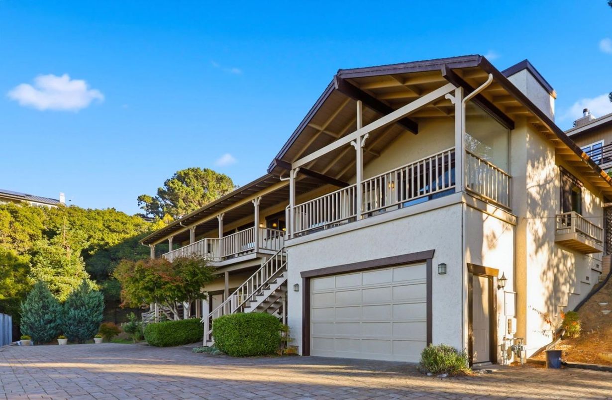 Attached, Exterior, Facade, Modern