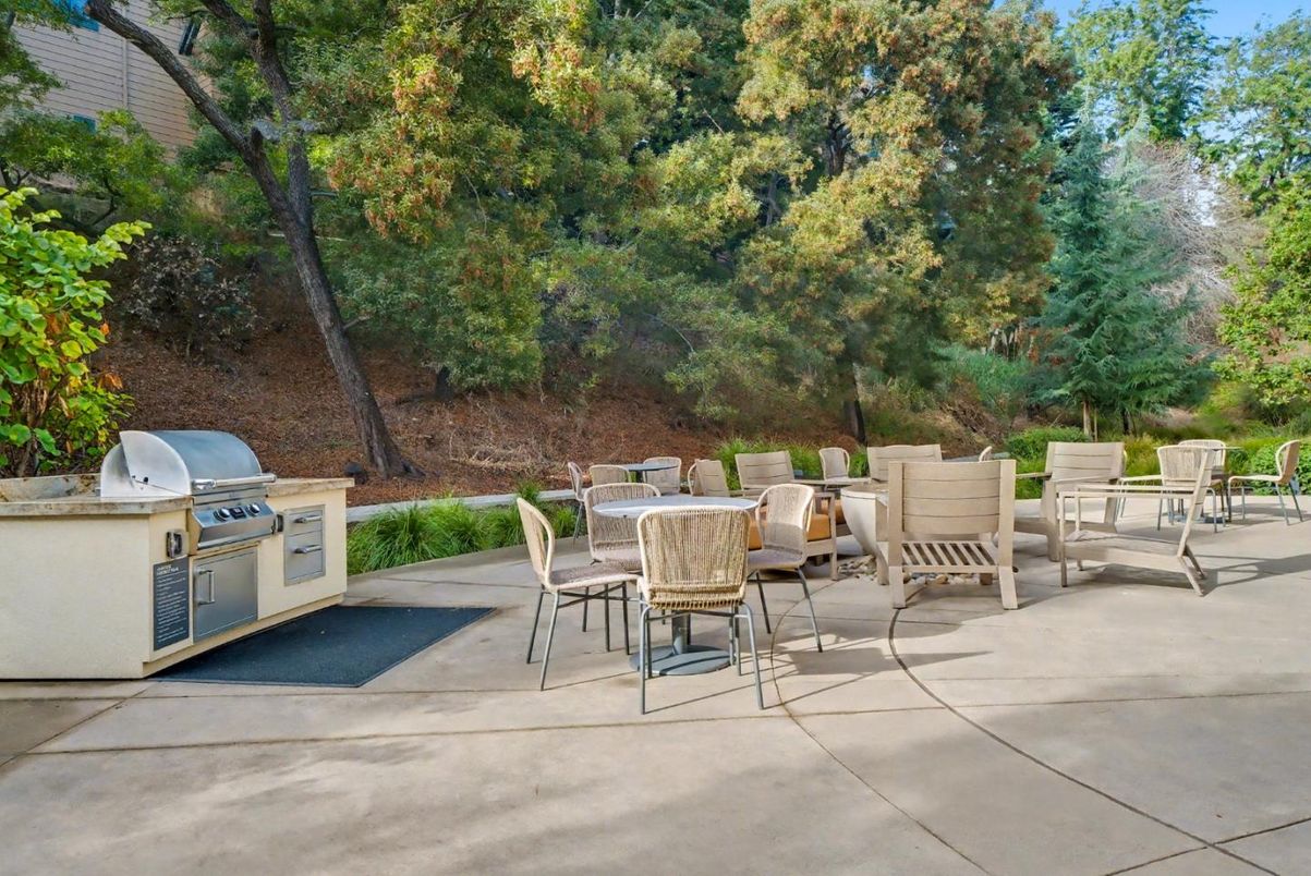 Exterior, Outdoor Kitchen