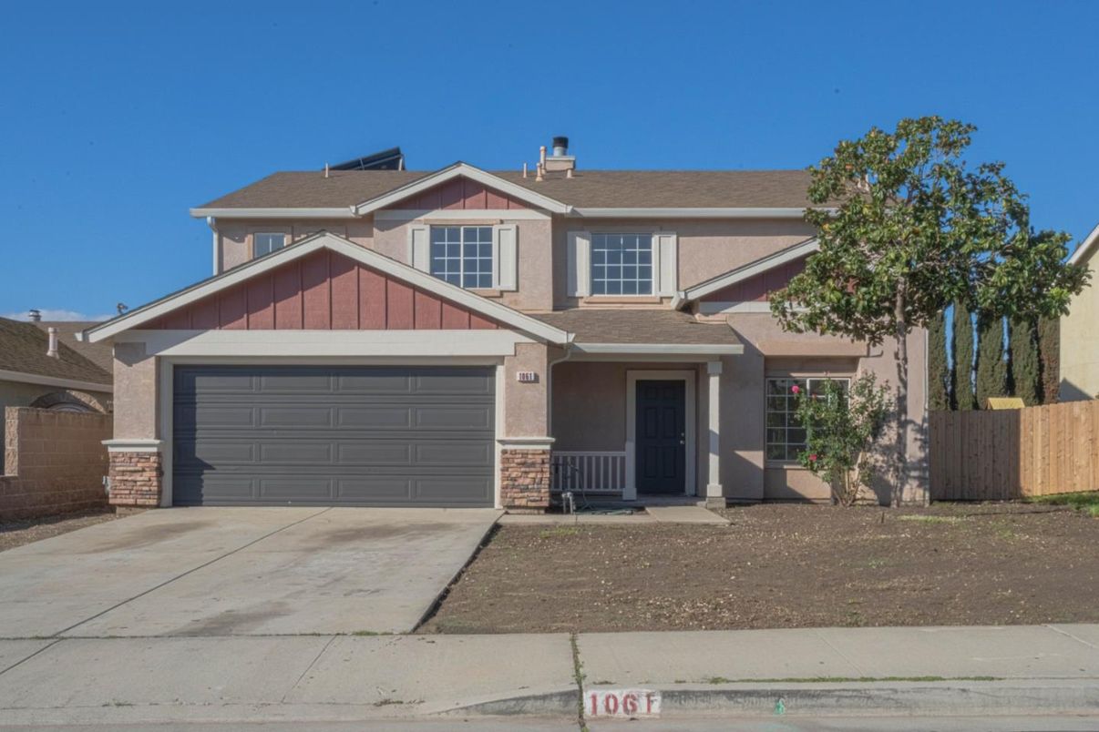 Attached, Exterior, Facade, American Craftsman