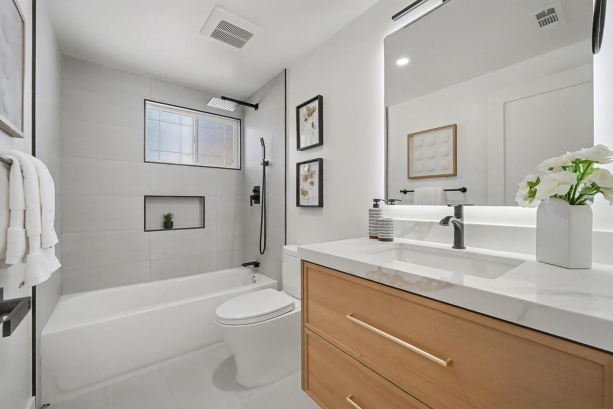 Bathroom, Interior, Recessed Lighting