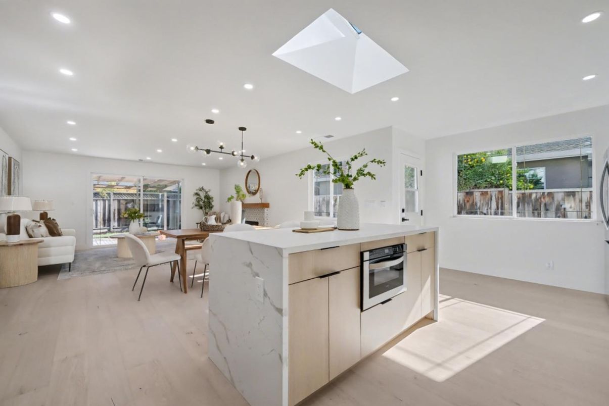 Dining room, Interior, Kitchen, Living room, Pendant Lights, Recessed Lighting, Stainless Steel Appliances, Wood Texture Flooring