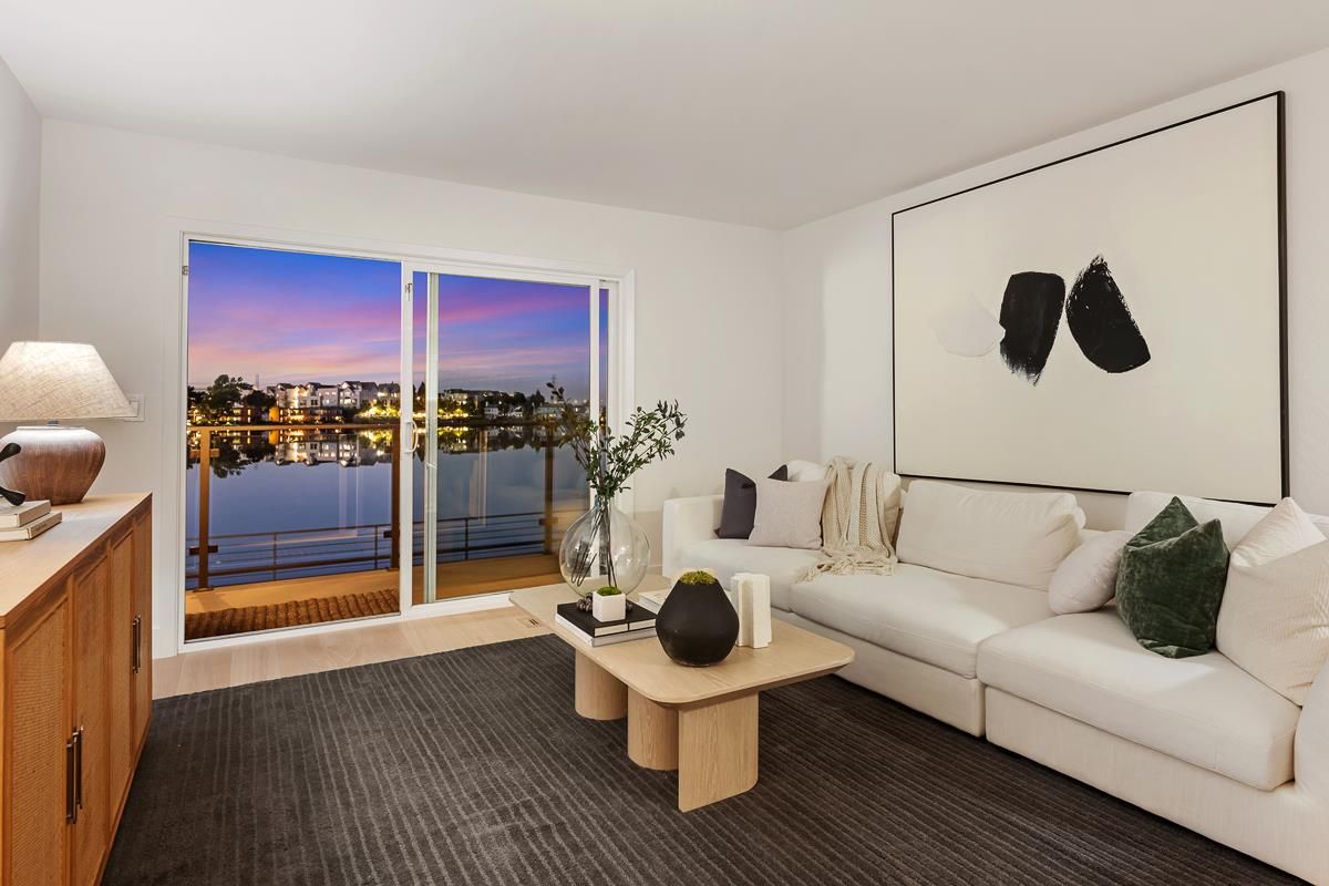 Interior, Living room, Water