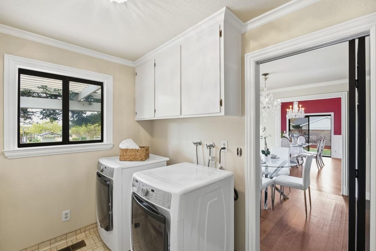 Chandelier, Dining room, Interior, Washer, Wood Texture Flooring