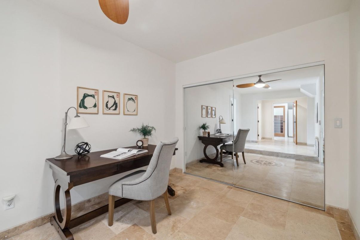 Home Office, Interior