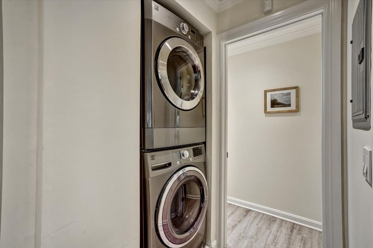 Interior, Utility Closets, Washer, Wood Texture Flooring