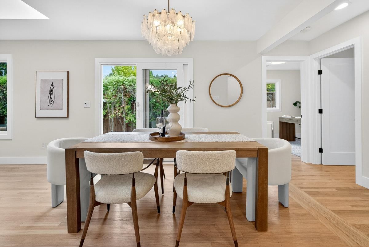 Chandelier, Dining room, Interior, Recessed Lighting, Wood Texture Flooring