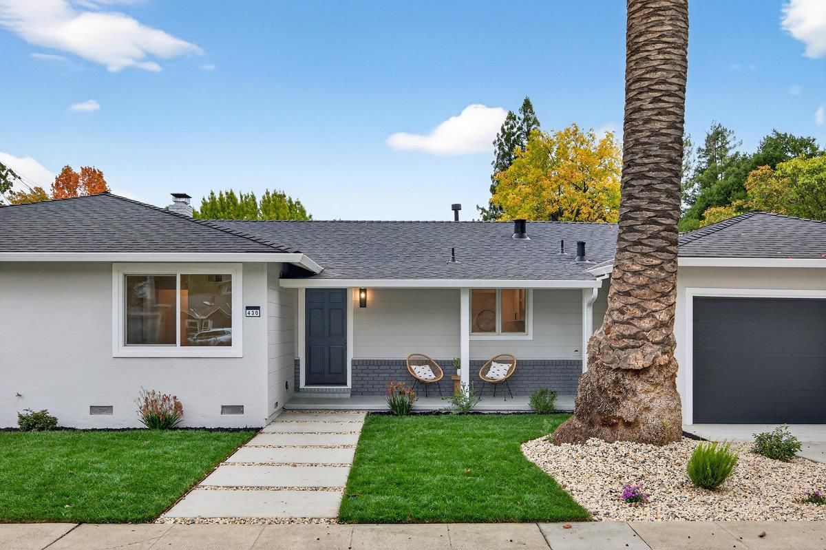 Exterior, Facade, Ranch