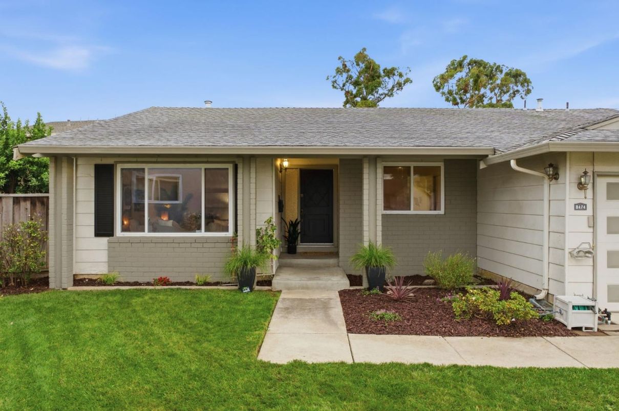 Exterior, Facade, Ranch