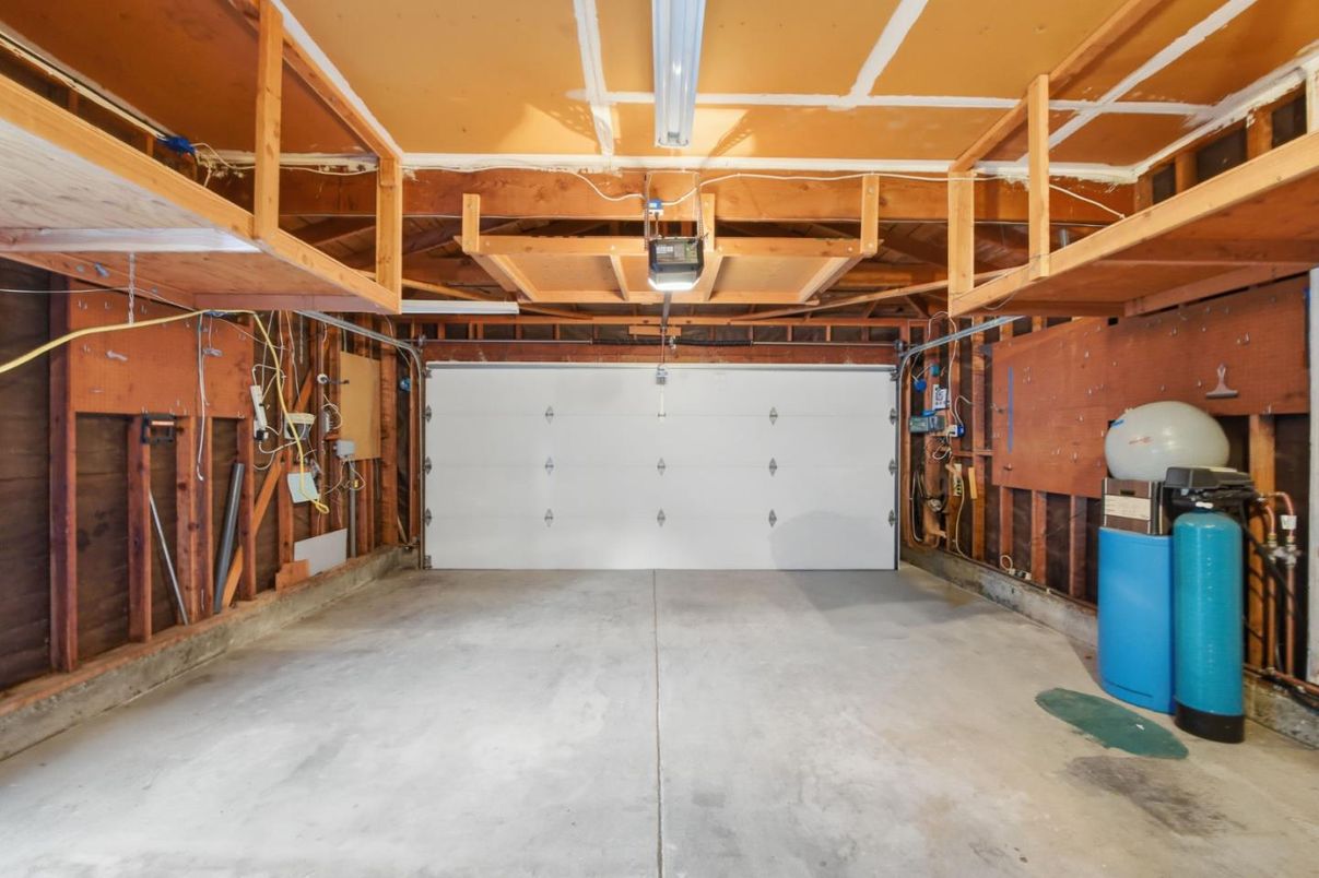 Garage, Interior, Wooden Beams