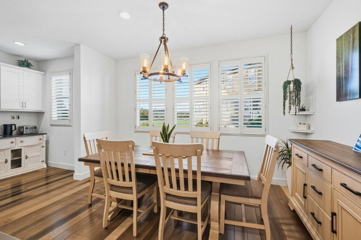 Chandelier, Dining room, Interior, Pendant Lights, Recessed Lighting, Wood Texture Flooring