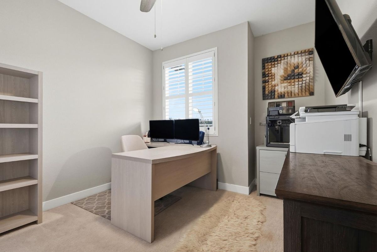 Home Office, Interior