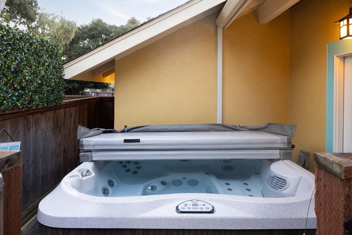 Exterior, Hot Tub