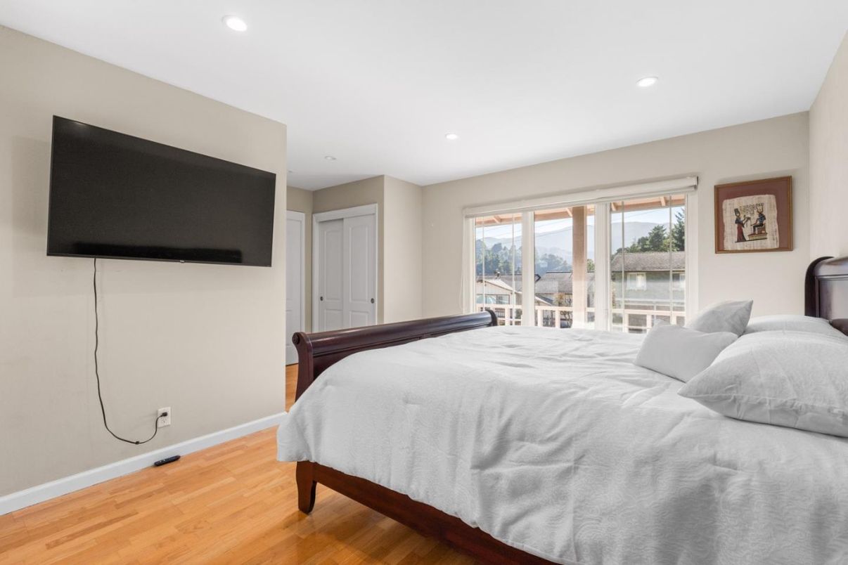 Bedroom, Interior, Recessed Lighting, Water, Wood Texture Flooring