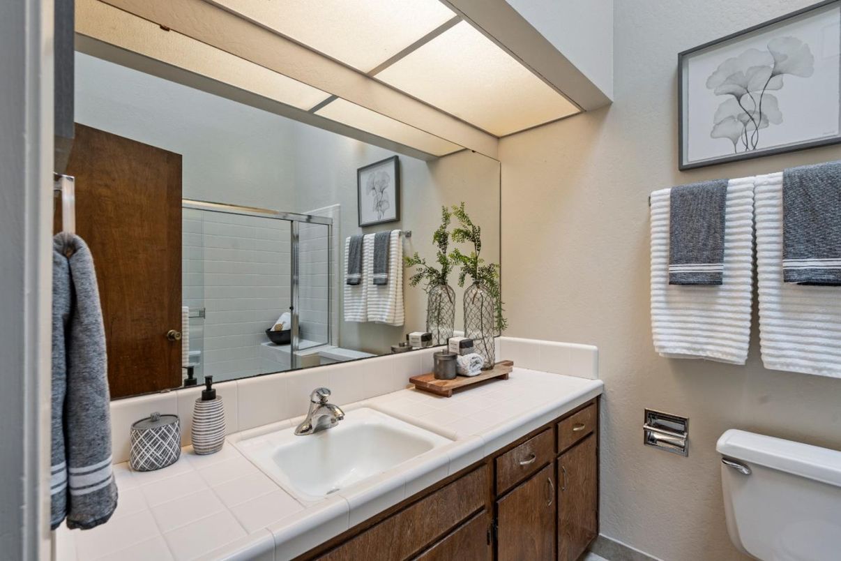 Bathroom, Interior, Tile Countertops