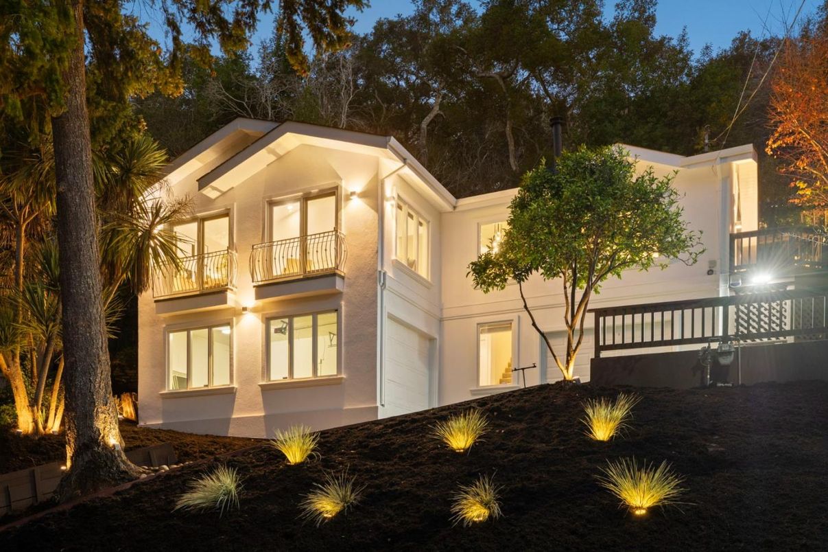 Attached, Exterior, Facade, Modern