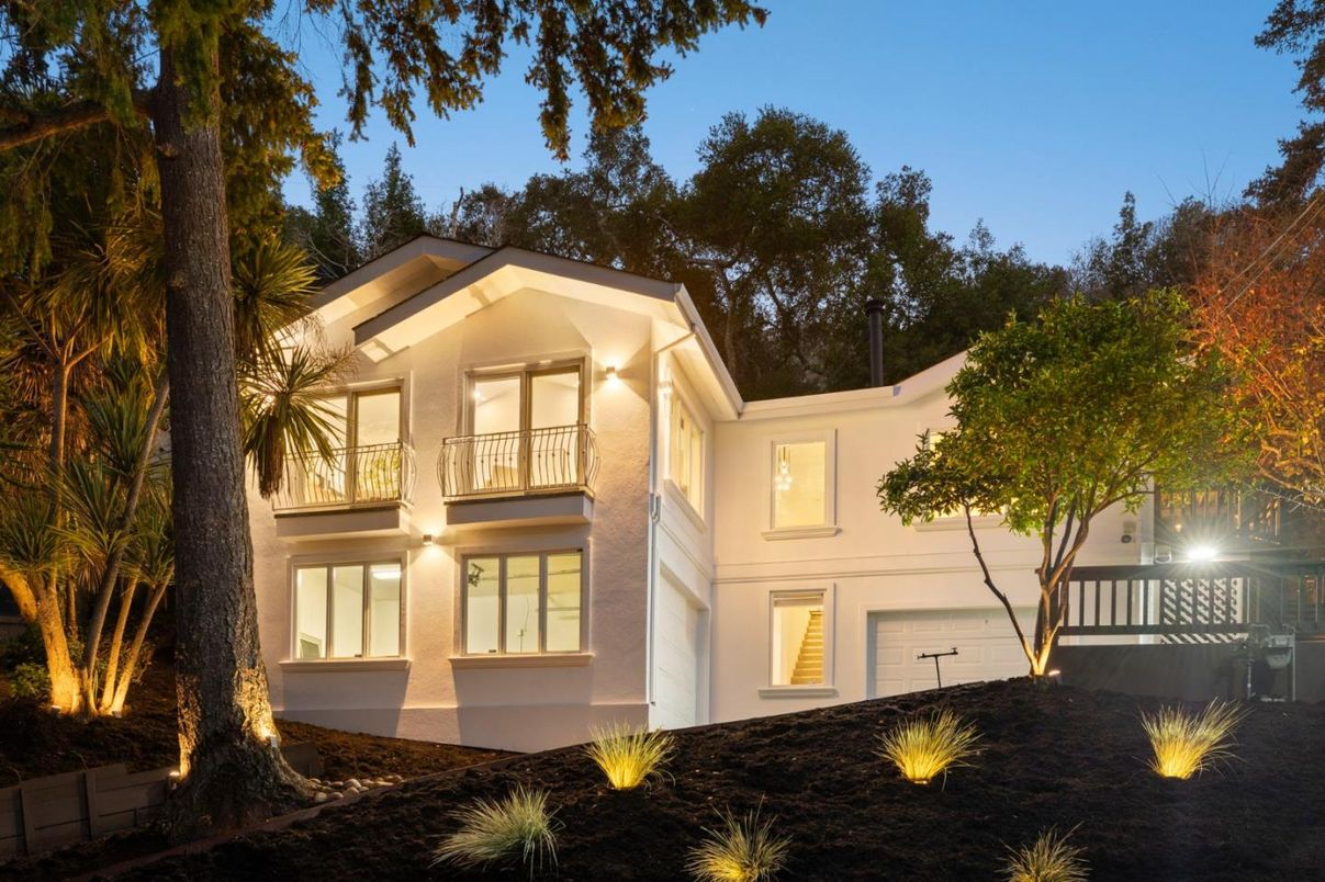 Attached, Backyard, Exterior, Facade, Modern