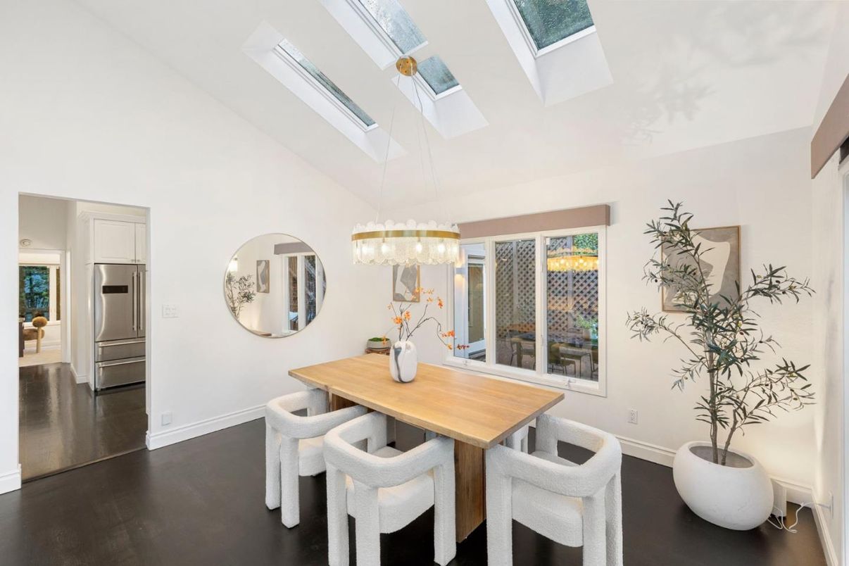 Chandelier, Dining room, Interior, Pendant Lights, Stainless Steel Appliances, Wood Texture Flooring