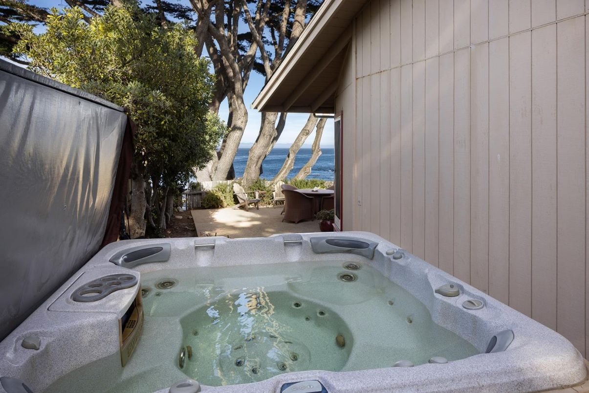 Exterior, Hot Tub, Water