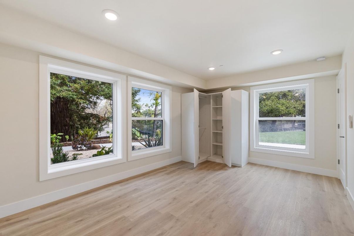 Empty room, Interior, Recessed Lighting, Wood Texture Flooring