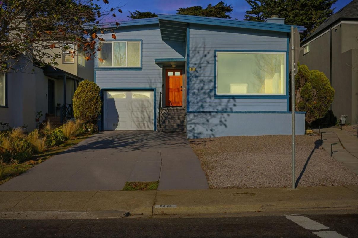 Attached, Exterior, Facade, Modern