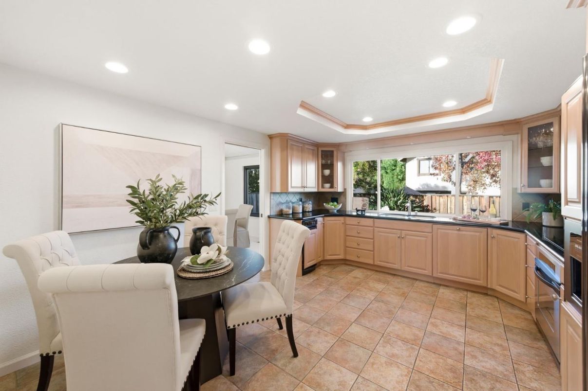 Dining room, Interior, Kitchen, Recessed Lighting