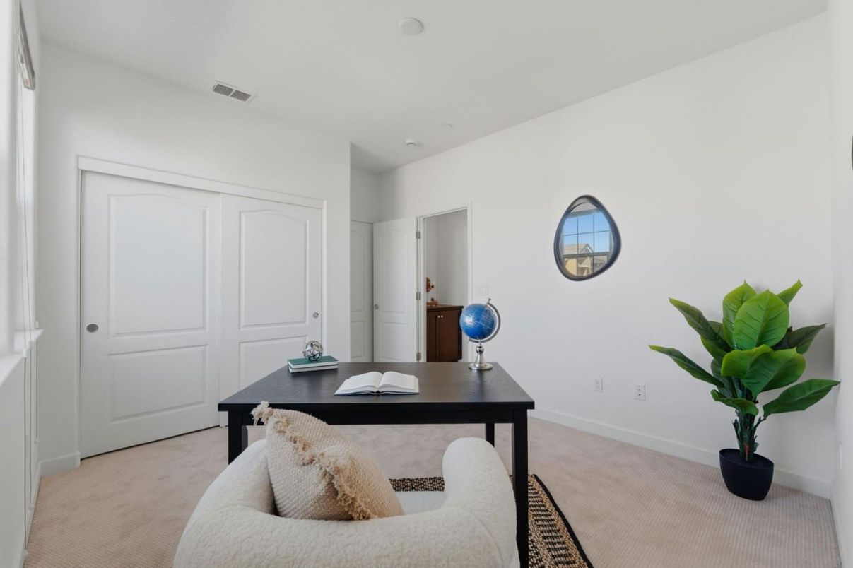 Home Office, Interior