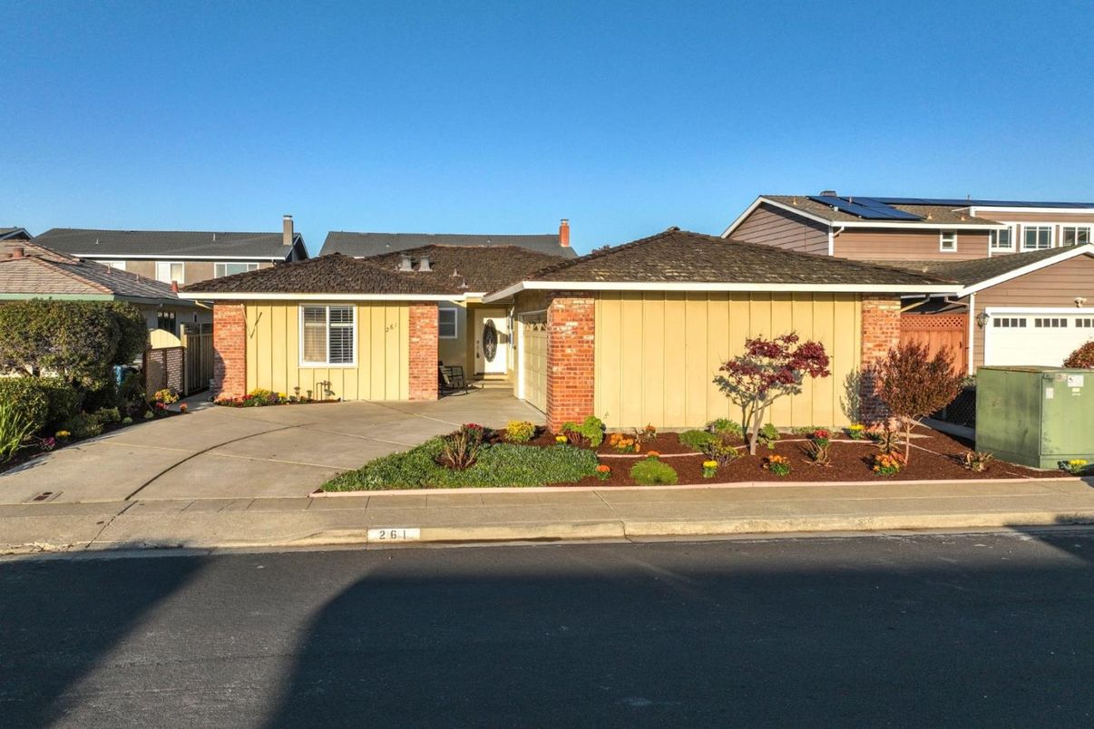 Exterior, Facade, Brick Facade, Solar Panels, Ranch