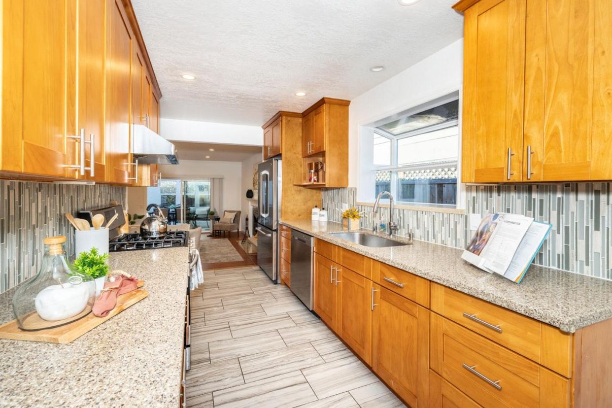 Dining room, Interior, Kitchen, Recessed Lighting, Stainless Steel Appliances