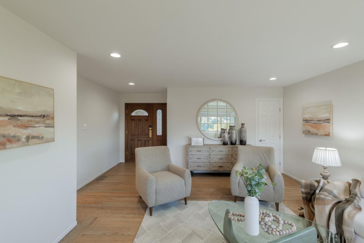 Interior, Recessed Lighting, Wood Texture Flooring