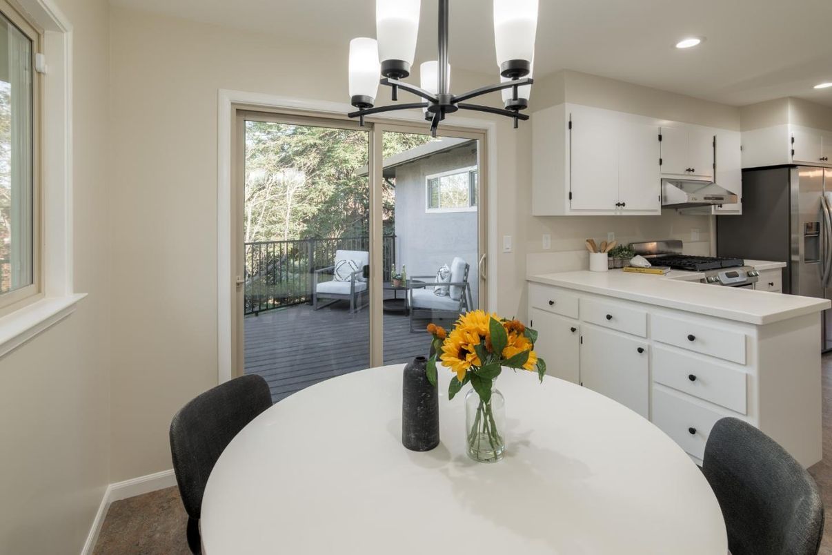 Dining room, Interior, Kitchen, Pendant Lights, Recessed Lighting, Stainless Steel Appliances