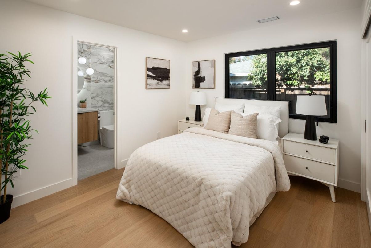 Bathroom, Bedroom, Interior, Recessed Lighting, Wood Texture Flooring