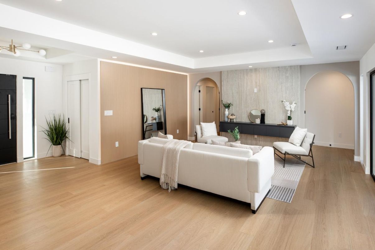 Interior, Living room, Recessed Lighting, Wood Texture Flooring