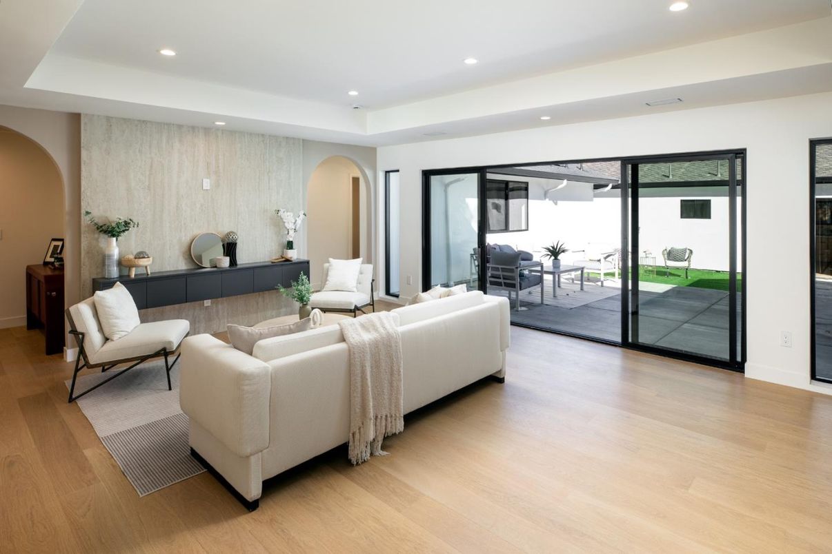 Interior, Living room, Recessed Lighting, Wood Texture Flooring