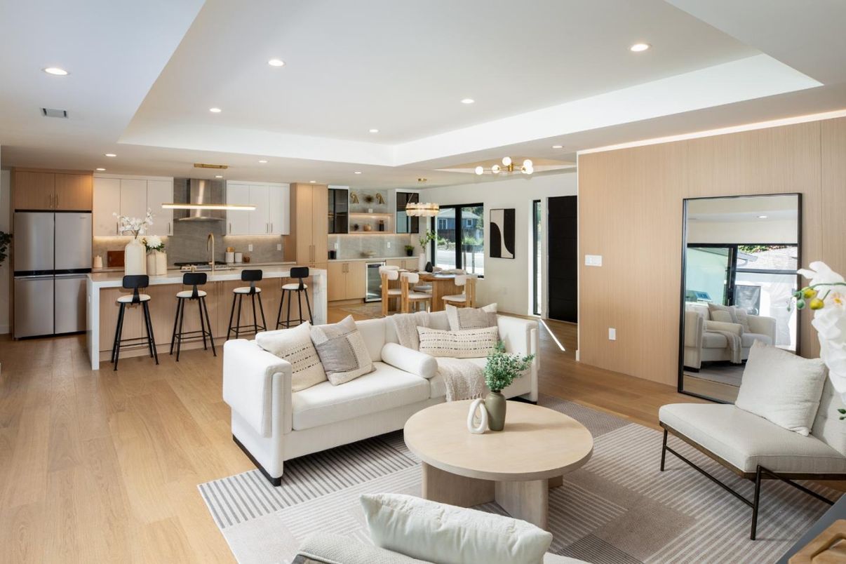 Dining room, Interior, Kitchen, Living room, Pendant Lights, Recessed Lighting, Stainless Steel Appliances, Wood Texture Flooring