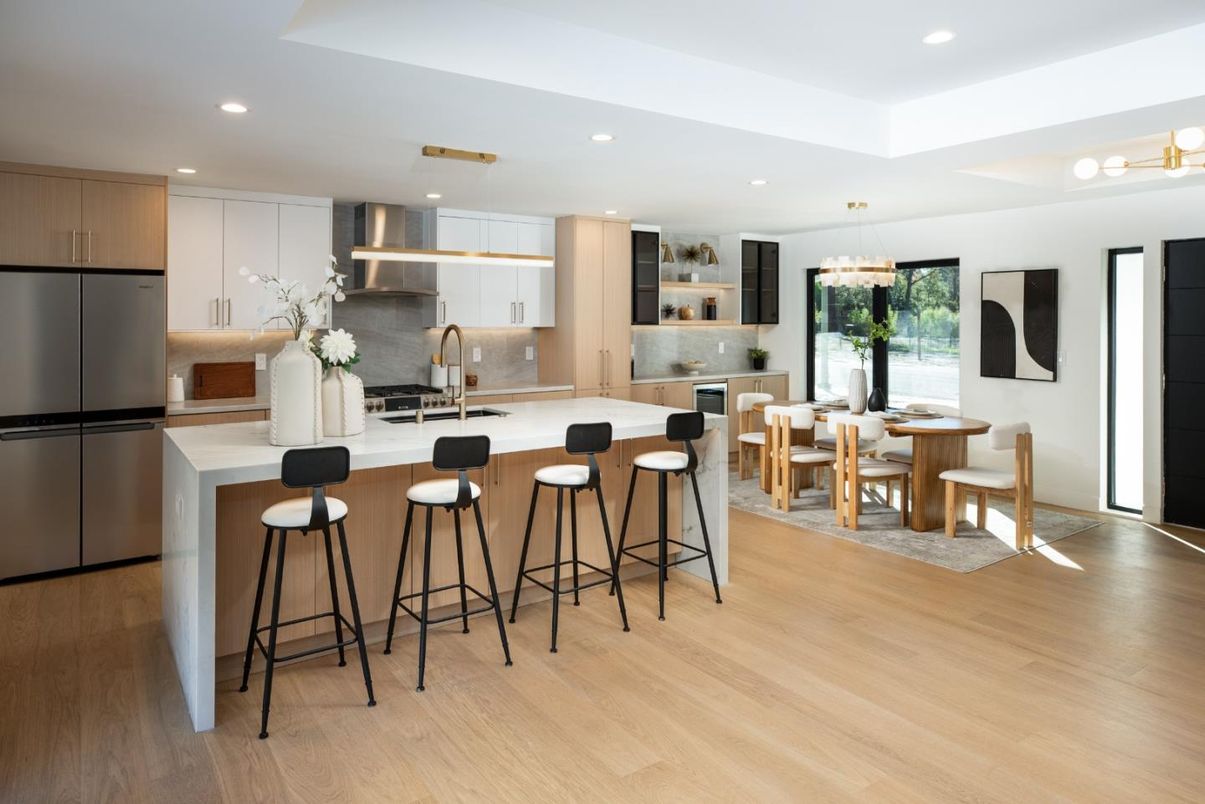 Dining room, Interior, Kitchen, Pendant Lights, Recessed Lighting, Stainless Steel Appliances, Wood Texture Flooring