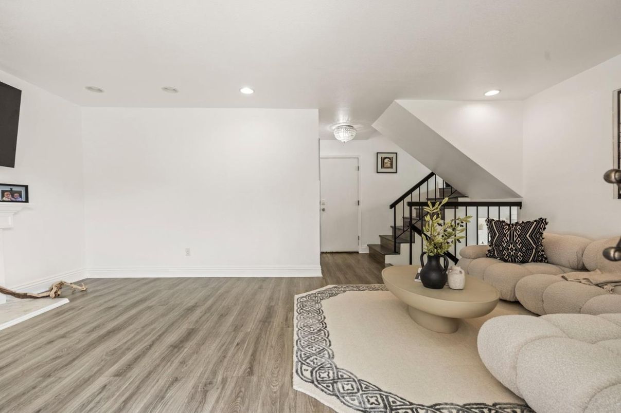 Interior, Living room, Recessed Lighting, Wood Texture Flooring