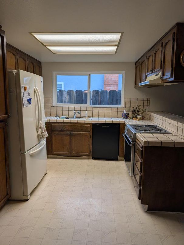 Interior, Kitchen, Tile Countertops