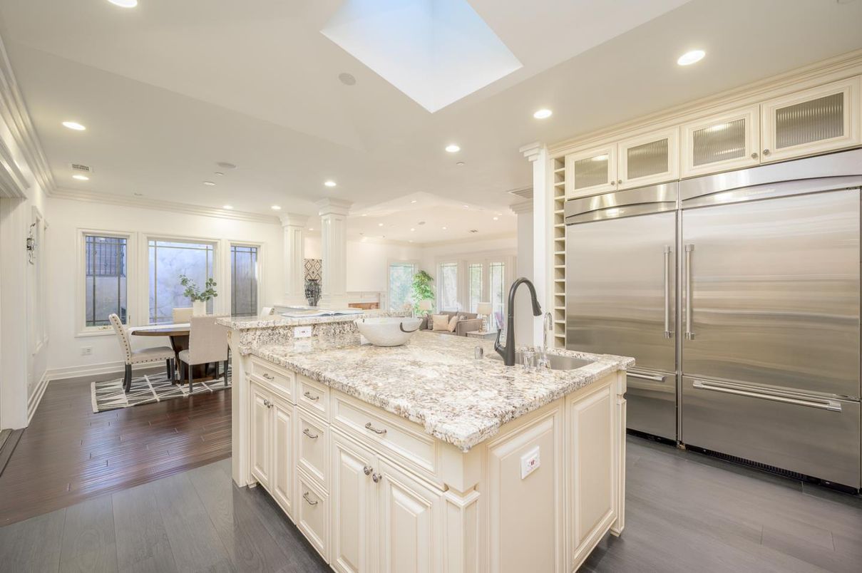 Dining room, Interior, Kitchen, Recessed Lighting, Stainless Steel Appliances, Wood Texture Flooring