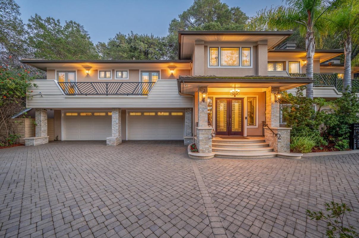 Attached, Exterior, Facade, Modern